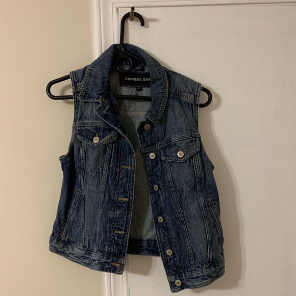 Express sleeveless jean jacket - Picture 2 of 8